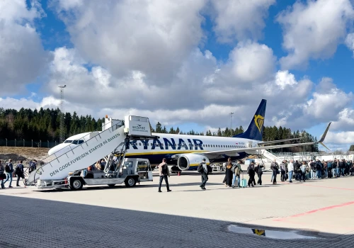 Ryanair tańczy na pogrzebie airBaltic. Zwiększa liczbę lotów z Rygi i wzywa do zaprzestania finansowania „linii zombie”