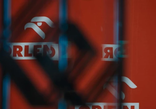 Kurs Orlenu szybko oddał 6% od szczytu i jest najniżej od wakacji. Allegro mocne w Polsce i wreszcie szybko rośnie za granicą