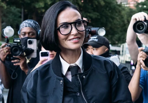 Demi Moore w nowej fryzurze. Postawiła na ponadczasowe, odmładzające cięcie