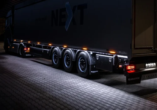 Oświetlenie i podest roboczy zgłoszone do patentów – nowości Knapen Trailers