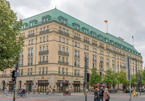 385 pokoi i zabytkowe wnętrza. Ten piękny hotel szuka właściciela