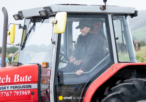 William i Kate na traktorze. W tle rodzinny skandal