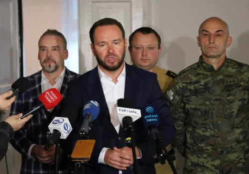 630 syren zawyło na Lubelszczyźnie, ewakuowano 120 budynków. Wojewoda zapewnia, że procedury zadziałały