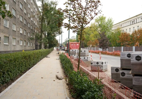 Duży remont Koszykowej. Nowa nawierzchnia między Lindleya a Aleją Niepodległości