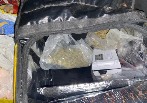 Zapach marihuany zdradził pasażerów auta. 22-latek trafił do aresztu