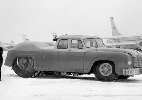 MAZ-541 – pierwszy, dedykowany radziecki ciągnik samolotowy