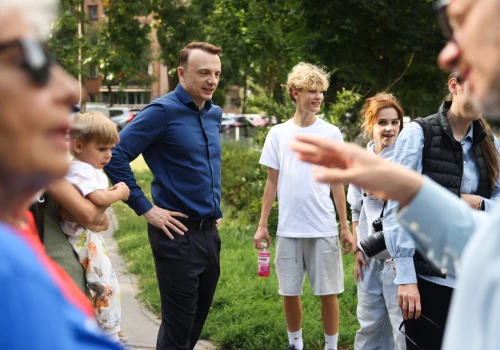 Młodzi wybierają Gibałę, starsi Piątkowską