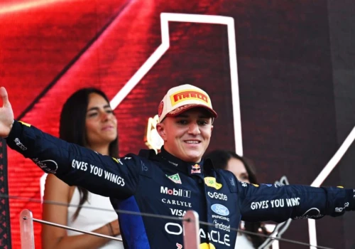 Hadjar walczy o powrót do F1. Dlaczego złamany nadgarstek to poważny problem?