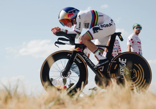 Remco Evenepoel testował rower czasowy na torze F1
