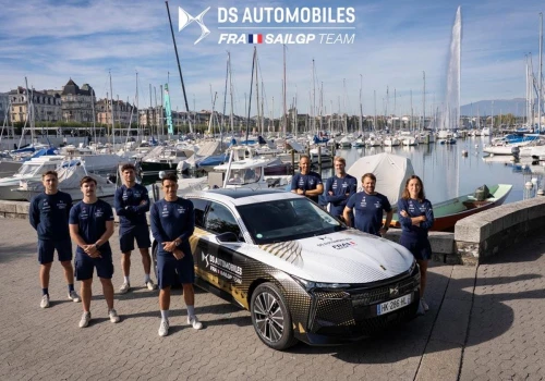 DS N°4 ma barwy katamaranu, który osiągnął 107,63 km/h. Powstał tylko jeden egzemplarz