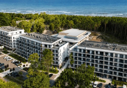 Bałtyk tuż za lasem 🌲 Resort ze strefą basenową i plażą w 60 sekund 🏖️🌊