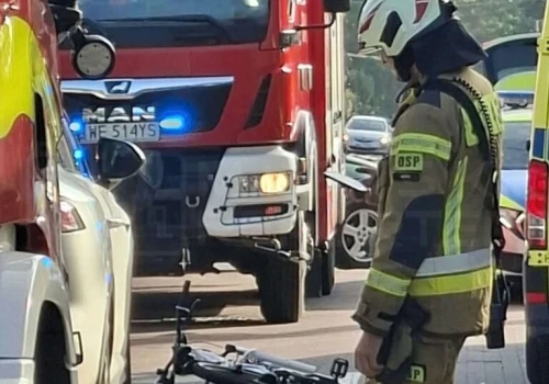 Kierująca omijała pojazd który zatrzymał się przed przejściem i potrąciła dziecko