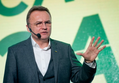 Znaleziono podsłuch w aucie znanego polityka