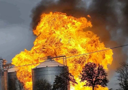 Potężny wybuch zbiorników z gazem LPG. Dwie osoby poszkodowane, na miejscu 18 zastępów straży