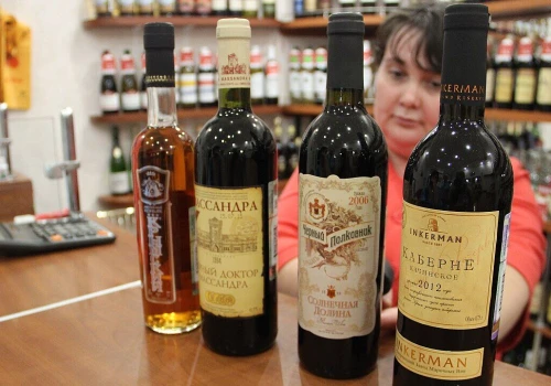 Z powodu ukraińskich nalotów… Produkcja wina na okupowanym Krymie spadła o jedną czwartą