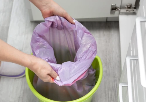 Rozłóż na dnie i sypnij garść. Nic nie poczujesz z kosza na bioodopady
