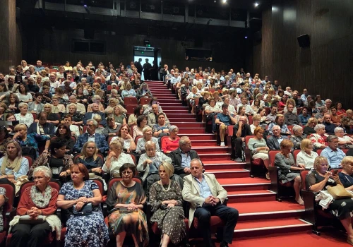 „Z czego warto się śmiać? Z polityki!” – rozpoczął się jubileuszowy Festiwal Komedii Talia