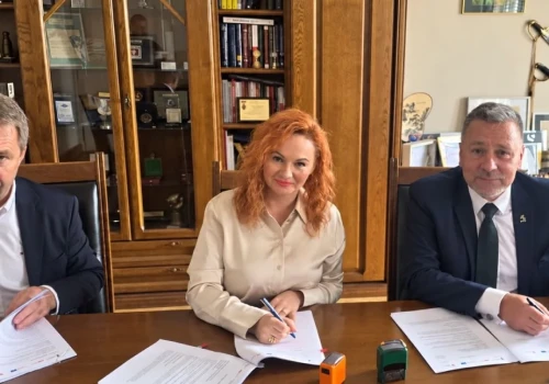 470 instalacji OZE trafi do mieszkańców Konina. Miasto podpisało umowę wartą ponad 16 mln zł