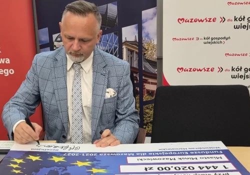 Koniec z dzikim parkowaniem przy Anielinie? Miasto zbuduje Parkuj i Jedź