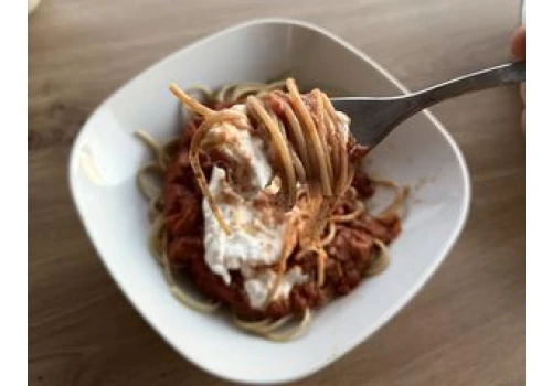 Dodaj to na wierzch makaronu. Tradycyjne spaghetti zmienia się nie do poznania