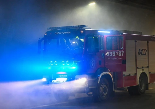 Pożar samochodu w tunelu na Zakopiance. Akcja służb