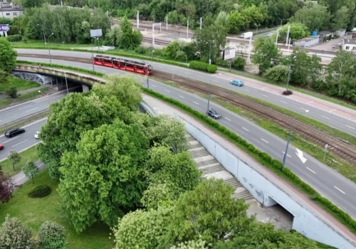 Miasto wybrało wykonawcę przebudowy wiaduktu nad ul. Murckowską. Będzie remontowany jednocześnie z tym kolejowym