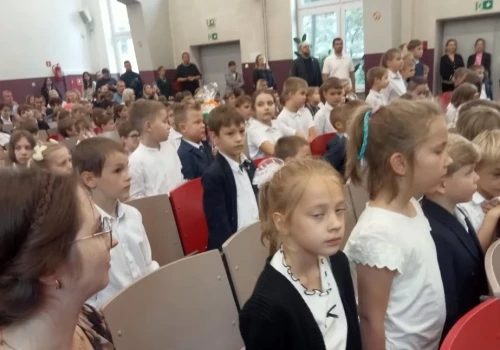 Ślubowanie i pasowanie na ucznia jezuickiej szkoły