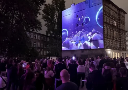 Nadodrze rozbłysło światłami. Sobota drugim dniem festiwalu Kinomural