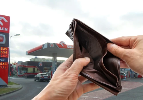 Rosnące ceny paliw uderzą w portfel nawet, jeśli nie masz samochodu. Nadciąga fala drożyzny