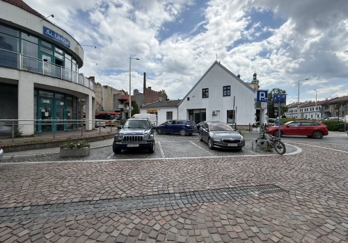 W centrum Bielska-Białej brakuje miejsc parkingowych. Mieszkańcy chcą zmian