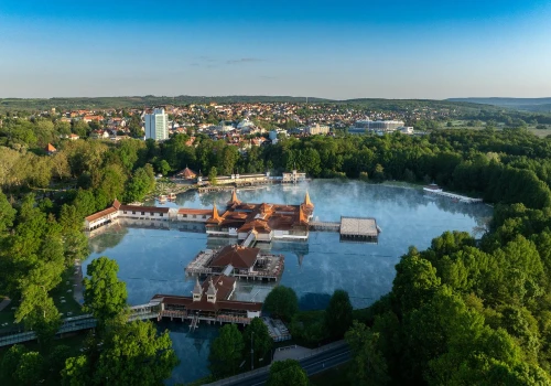 Jadą nad Balaton, a to jezioro omijają. Jest największe i nie zamarza nawet zimą