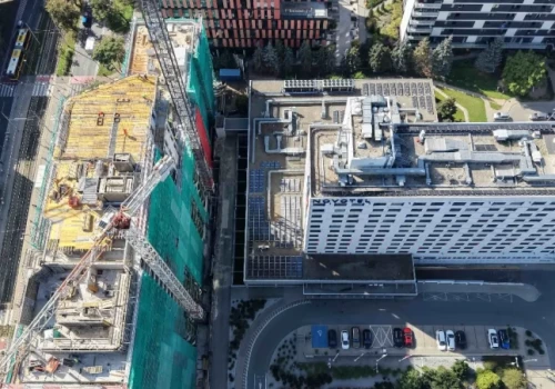 Ale moloch rośnie na Powstańców! Dawny Hotel Wrocław to przy nim karzełek