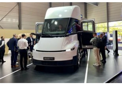 Najdziwniejsza Tesla. Wygląda, jakby twórcy nie wiedzieli, co robić