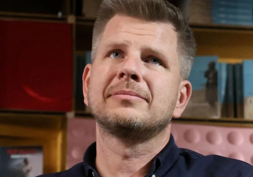 Telewizyjny gwiazdor udzielił ślubu Filipowi i Biance. Doskonale go znacie