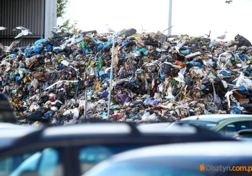 Blisko 200 ton tekstyliów w 8 miesięcy, a stare ubrania lądują na chodnikach. W Olsztynie brakuje kontenerów?