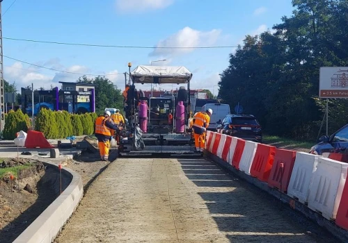Remont odcinka krajowej „trzydziestki piątki” na półmetku. Wkrótce ruszy kolejny etap prac