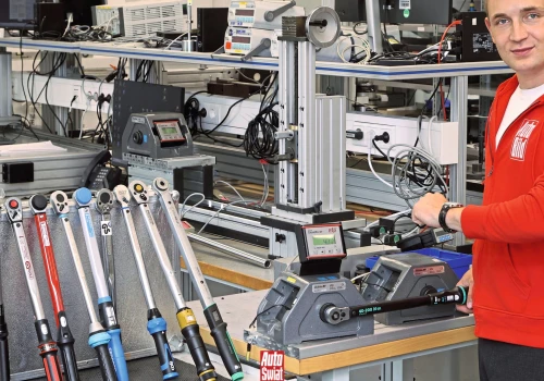 Chcesz sam zmienić koła? Zrobiliśmy wielki test kluczy dynamometrycznych. Nie przepłacaj
