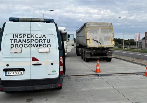Zestaw przeładowany burakami cukrowymi zatrzymany w Glinojecku