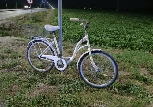 Pijany rowerzysta potrącony przez Range Rovera. Kierowca auta miał zakaz prowadzenia