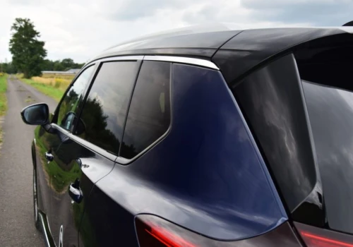 Flagowy Nissan to wzór ergonomii. Ma hybrydę ze spalinowym agregatem