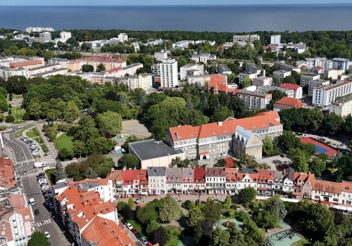 Nie przepłacaj za pobyt. Jesienią za nocleg nad morzem zapłacisz od 189 zł. Taniej też w górach