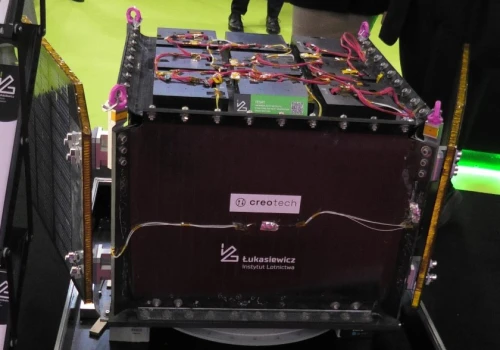 Węglowy satelita z Instytutu Lotnictwa z udziałem Creotech