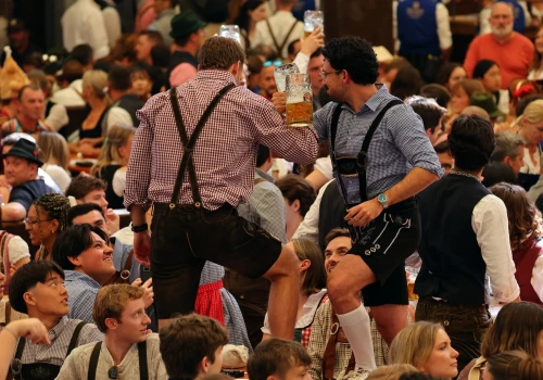 Nie minęły cztery godziny od otwarcia Oktoberfest. 19-latek zatruł się alkoholem