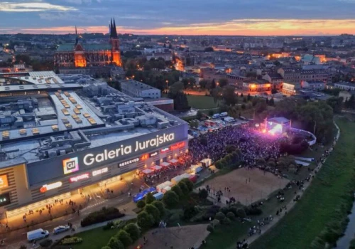 Lato w Jurajskiej bez wakacji od eventów. Tłumy na koncertach i siatkówce