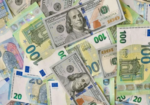 Kurs dolara i euro. Co dalej z USD/PLN i EUR/PLN? Fed, EBC, RPP i Rosja zmieniają sytuację