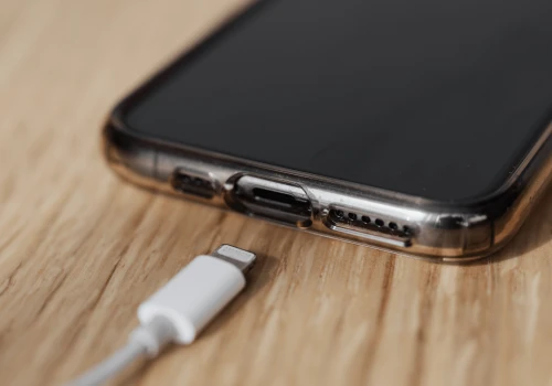 Jak naładować telefon, gdy nie ma prądu w domu? Oto najprostsze i najbezpieczniejsze rozwiązania
