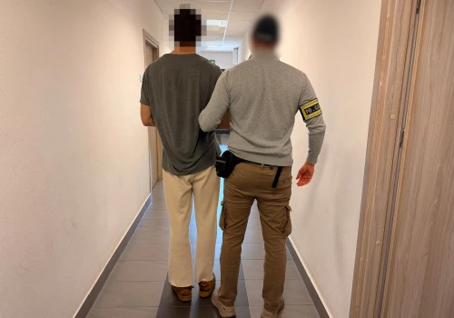 Zostawił zaplombowany plecak na stacji paliw. Ewakuacja i akcja kontrterrorystów