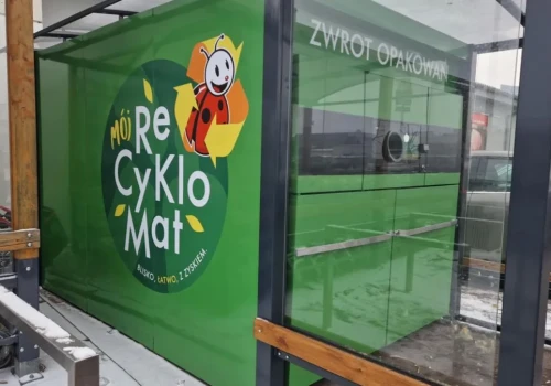 Aż 4 miesiące na zakupy za butelki. Biedronka zmienia zasady kaucji w sklepach