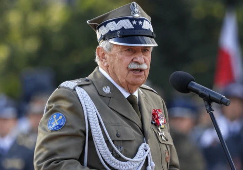 Otwórzcie swoje betonowe łby! Gen. Komornicki: Polska nie może być teatrem cudzej wojny!