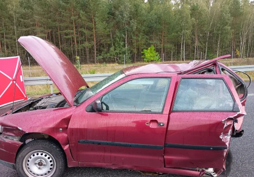 Śmiertelny wypadek na S8 w Prosienicy. Kierowca Mercedesa miał odjechać z miejsca tragedii i uciekać pieszo